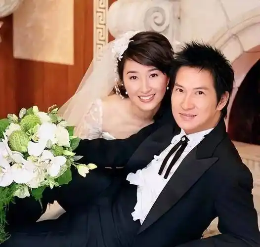 张家辉关咏荷:相爱28年,妻子两次流产,丈夫获影帝仍不离不弃_本人_时