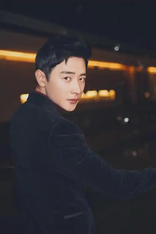 这一次42岁的罗晋又给娱乐圈来了个回马枪