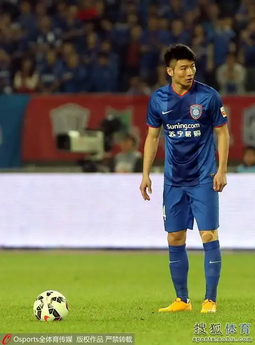 高清:舜天1-0申鑫孙可带球狂奔 吴曦积极拼抢