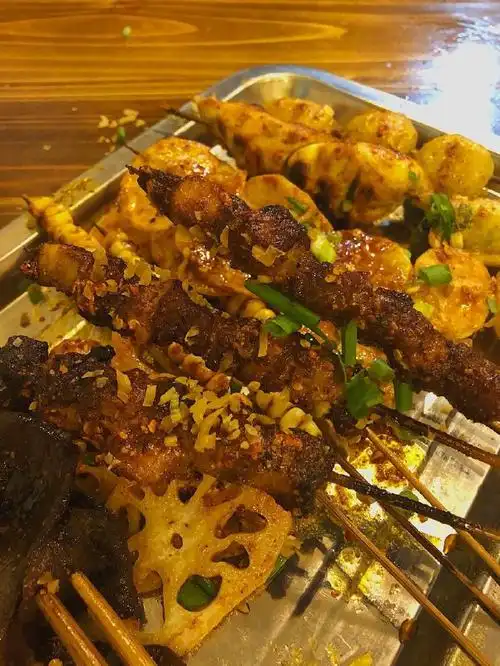 深夜大排档走起烧烤炸串干锅