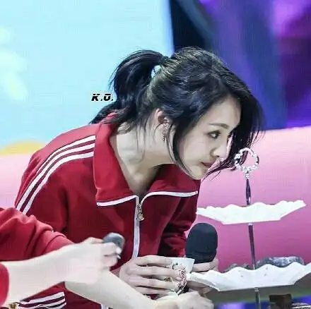 郑爽 快乐大本营录制花少2专场