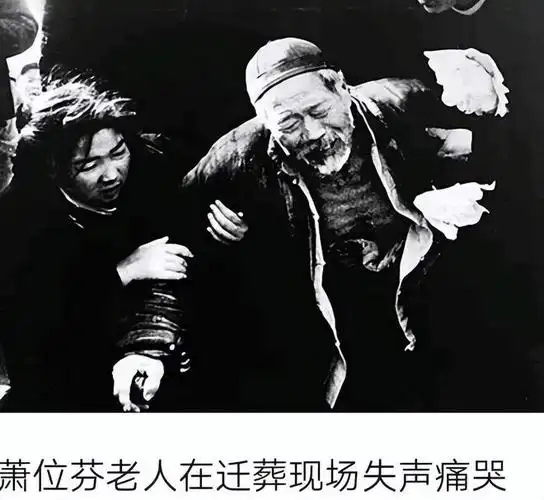 焦裕禄病逝2年后迁坟十万兰考百姓送行突然撞棺材的女人是谁