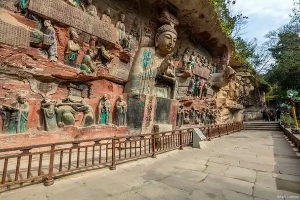 作为世界文化遗产和国家5a级旅游景区,大足石刻以其壮丽的规模和独特