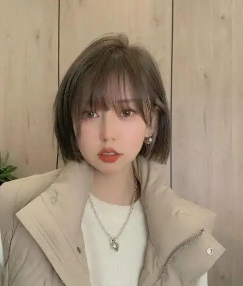 2022超火的"挂耳染短发"