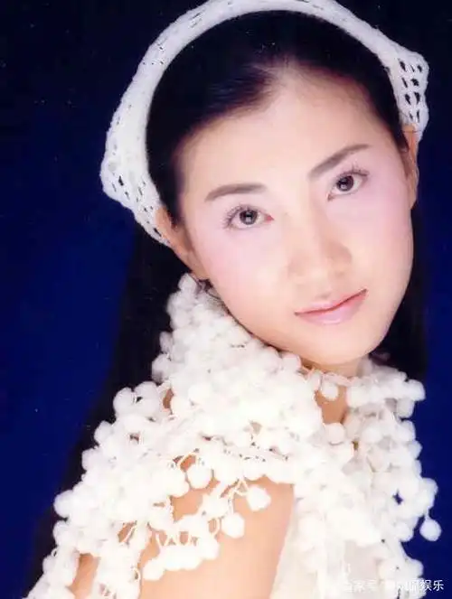 湛江美女伍燕出生于1977年,因为家中的影响,自小就主要表现出了超乎常