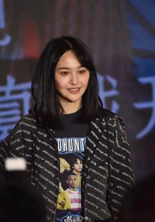 27岁郑爽五官又走样啦!鼻子歪一边,苹果肌下垂05网友惊吓:巫婆!