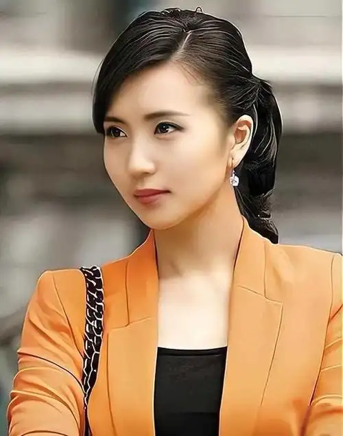 演员陈好嫁大8岁富豪婚后连生三胎如今一家五口其乐融融