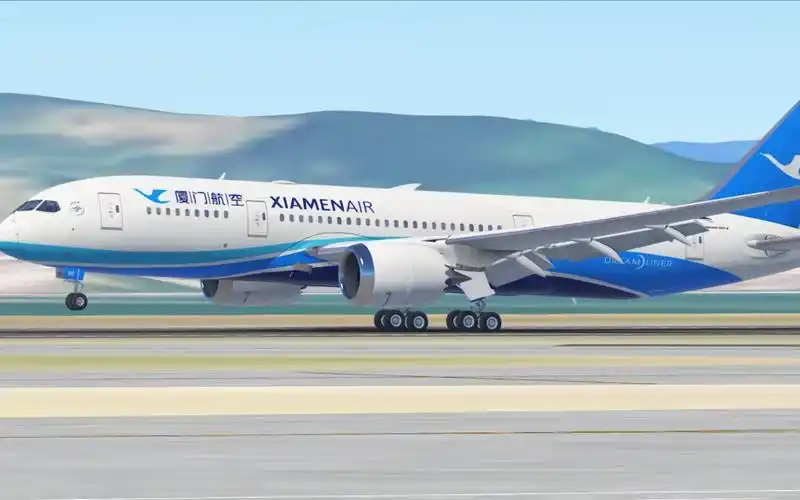 厦门高崎国际机场降落,厦航波音787客机