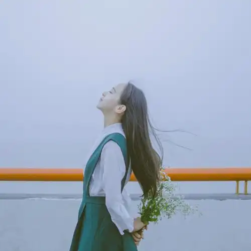 女生头像正方形小清新森女侧脸风