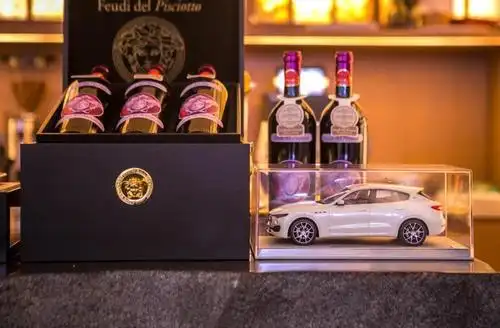 蛋糕仪式的进行,晚宴在愉快的交流和美食品尝中落幕未来玛莎拉蒂将同