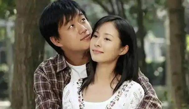 然而,在江一燕的主动追求之下,佟大为终于放下前任,与江一燕展开了