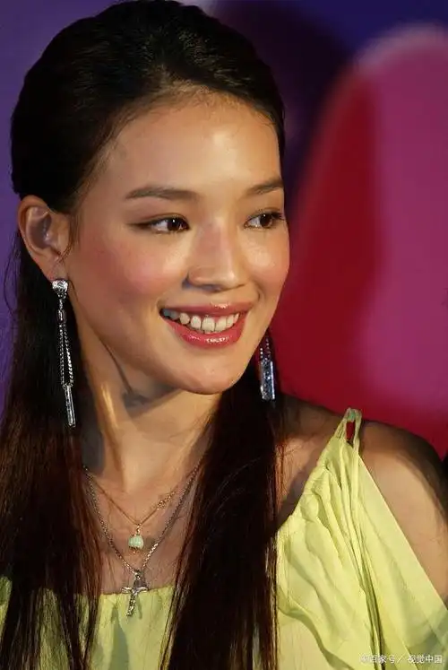 舒淇笑得真灿烂,超可爱