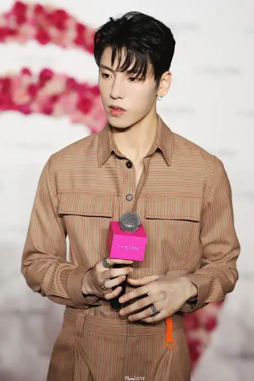 王子异[超话]##王子异舞台好甜