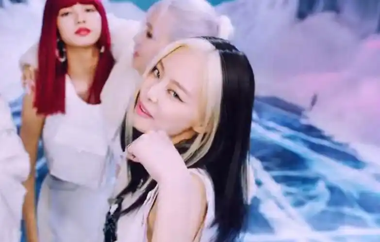 网友说jennie的造型师灵感找到了像吗?