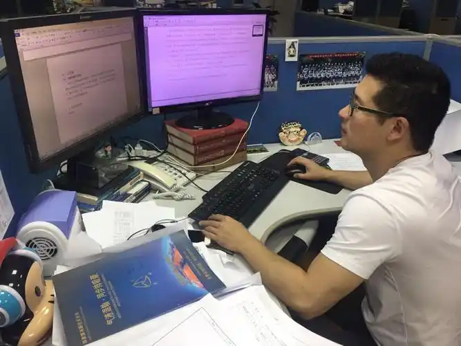 给排水室,环境工程专业,薄远,刚刚休完病假,回归工作岗位便持续加班