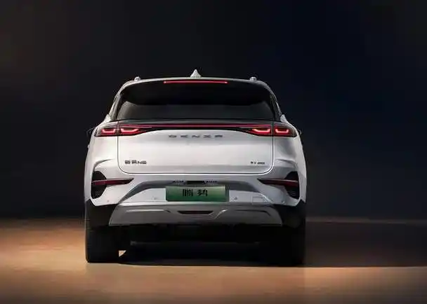 比亚迪腾势n8发布3198万dmp7座头等舱真的会蓝山难