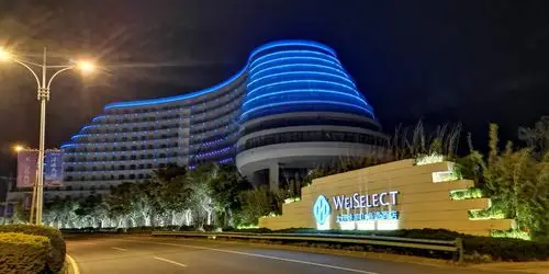 大理住宿的五星级酒店一大理维笙山海湾大酒店,此酒店外形似艘豪华