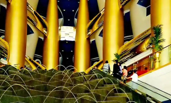 亮瞎双眼 盘点世界上超极霸气的黄金酒店(组图)