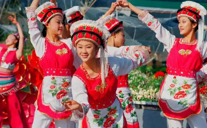 我上传了3张新图片:【白族】