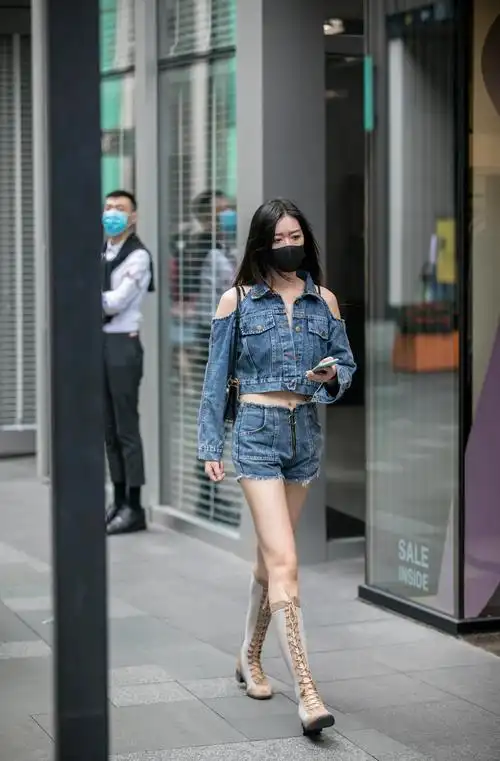 看街拍 学穿搭:牛仔外套怎么搭配才洋气?10套穿搭看过来