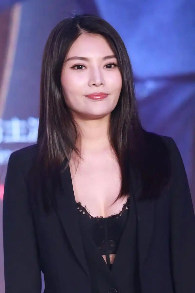 徐冬冬,中国知名女演员和网络红人,被赞为最美的"大嫂".