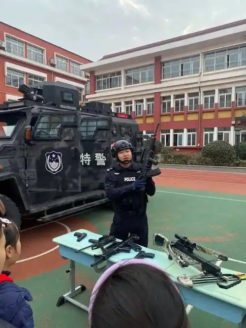 公法齐上阵吹响红领巾安全教育集结号青岛大学路小学