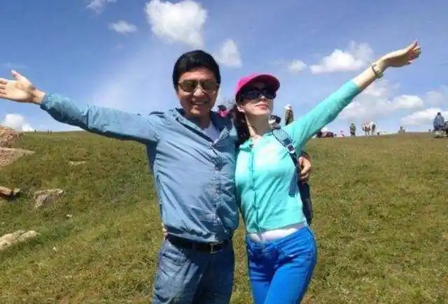 45岁周炜罕曝光!