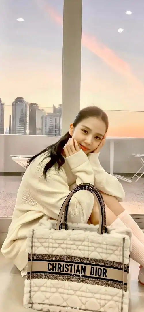 女高!94更新壁纸#金智秀