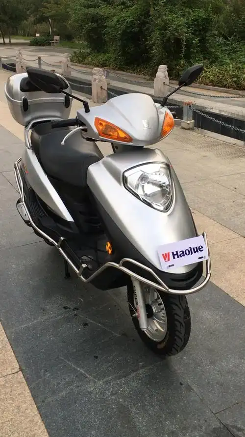 豪爵宇钻125排量女装踏板摩托车-度小视