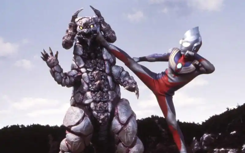 《彩虹般的怪兽魔镜!》迪迦奥特曼vs刚力怪兽希尔巴贡.