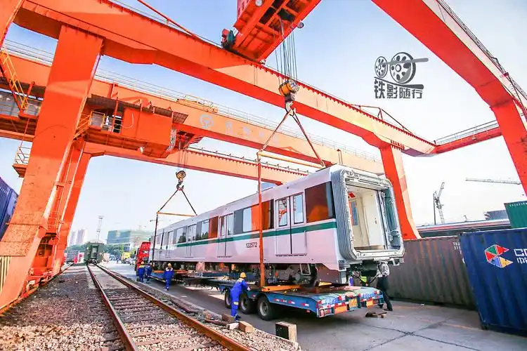 拆车并准备运往金桥基地的上海轨道交通12号线列车 - nd5-0342 - 图虫