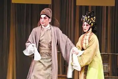 72岁香港粤剧花旦献唱经典歌曲 不顾母亲反对嫁万能泰斗离婚收场