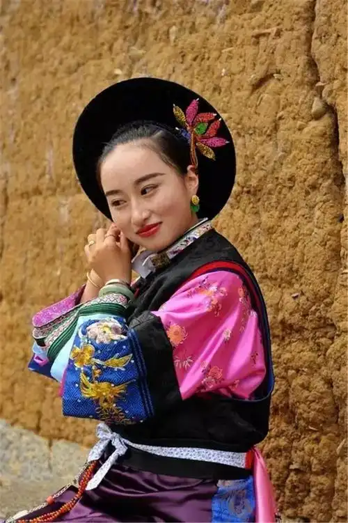 穿在身上的风花雪月大理白族服饰演绎最炫民族风