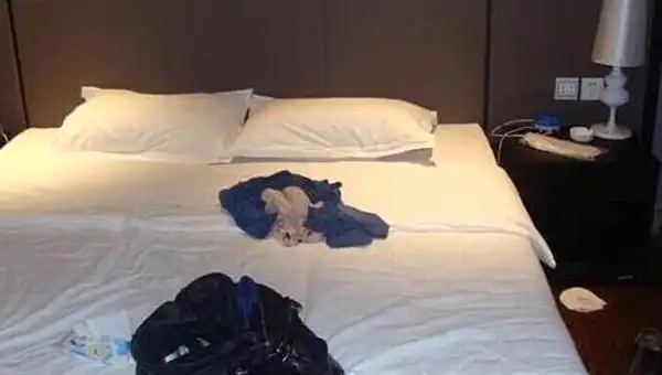 与女同事一起出差,开同一间房吗?95后机智回答,面试官怒斥:滚