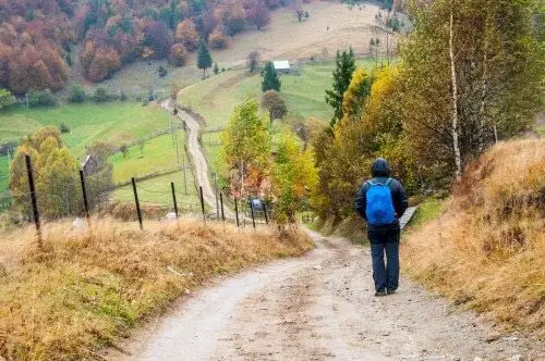 人生的路一个人走