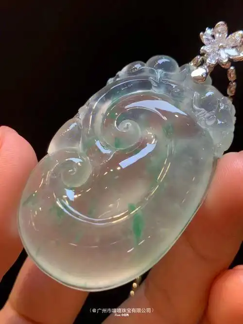 冰飘花大件如意翡翠吊坠