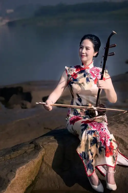 美女二胡爱好者