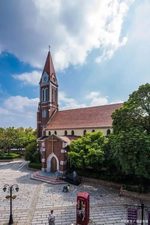 下面是一份详细的上海泰晤士小镇景区一日游攻略,帮助你充分了解和