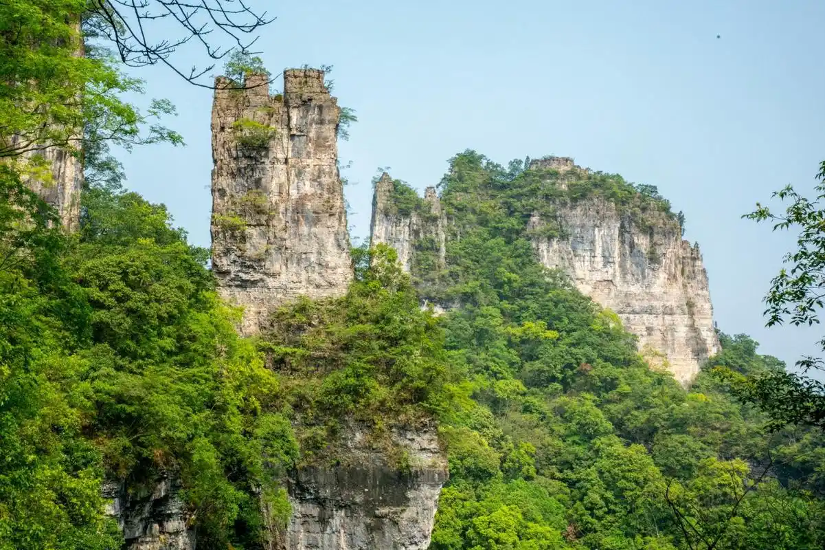 【夏游贵州】施秉县云台山景区作为贵州省的自然遗产地之一,享有"最美