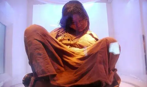 千年木乃伊诞下活婴奇迹存活72小时