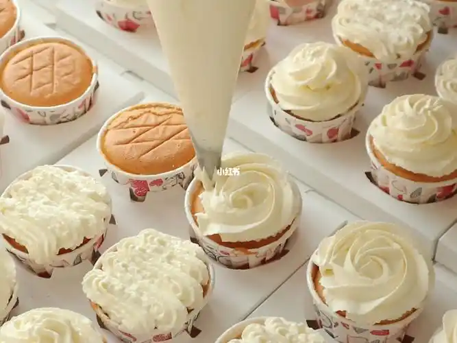 杯子蛋糕简约裱花纸杯蛋糕奶油花广州