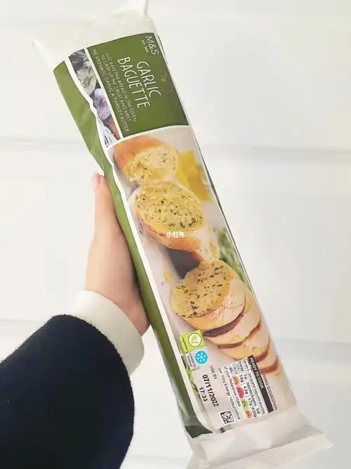 撕开包装的时候就能感觉到有多好吃了面包表面涂了我平时爱吃的garlic