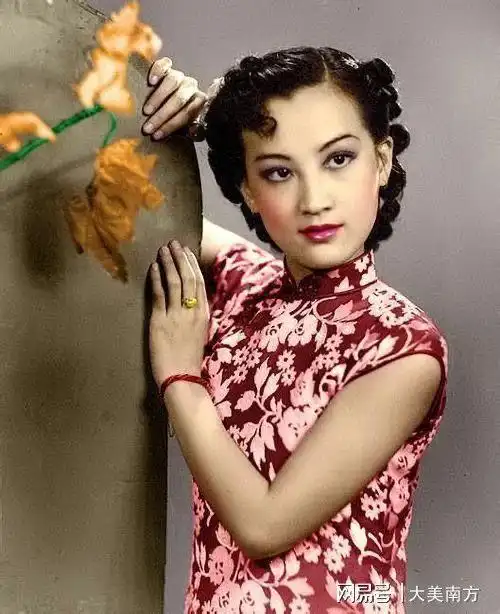 1950年,周璇回到上海,9月生下儿子周民,因为周璇精神不稳定,住进了