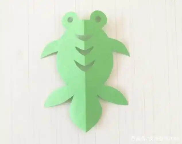 桓仁县业主沟小学刘佳剪纸作品小鱼