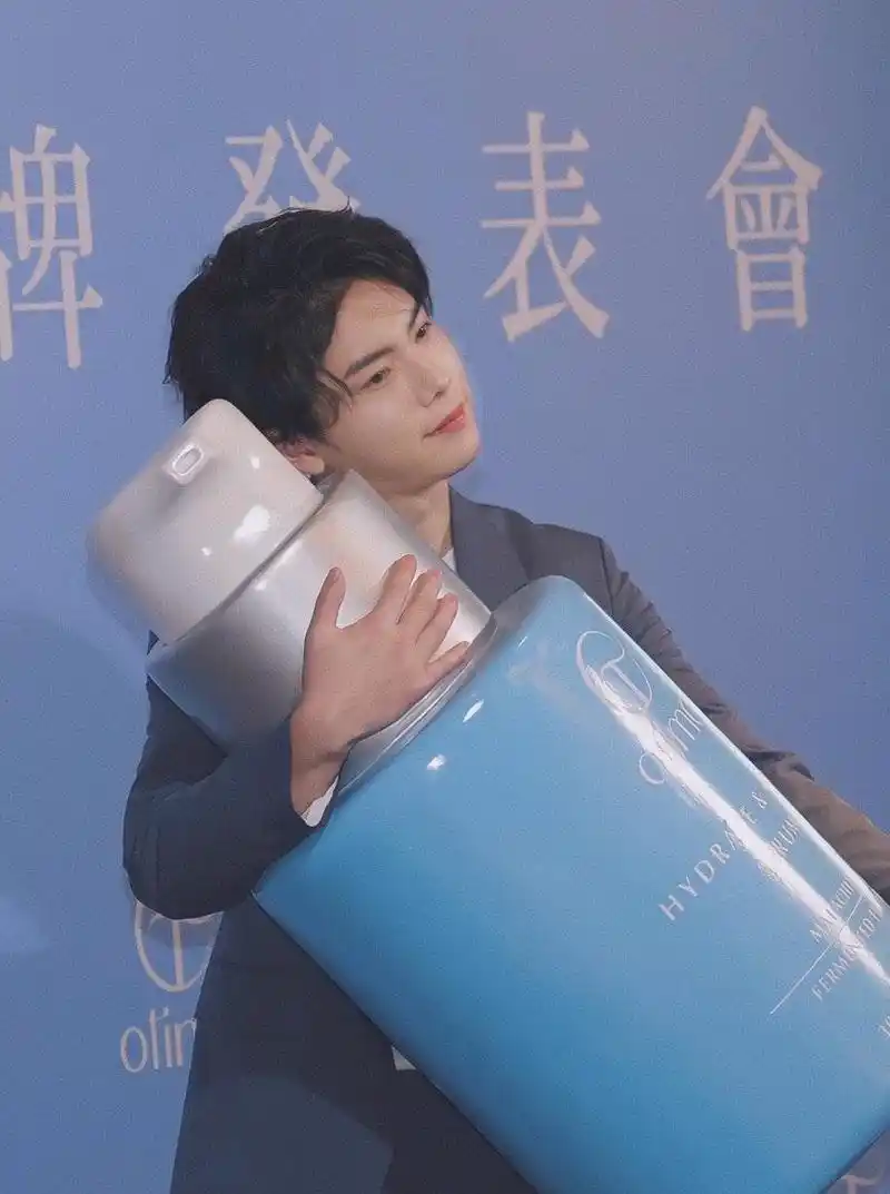 杨宇腾图片:禁欲系帅哥