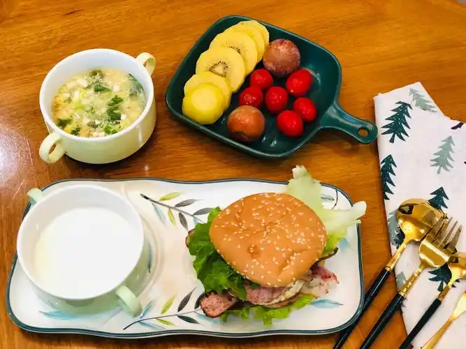 每天早晨,有一件幸福的小事,它就叫-- 吃早餐!