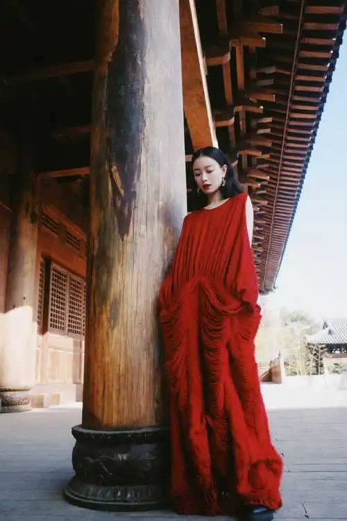 gq红毯##倪妮红色毛线裙