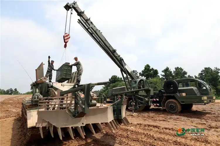 工兵战术演练扫雷爆破器实爆画面曝光!