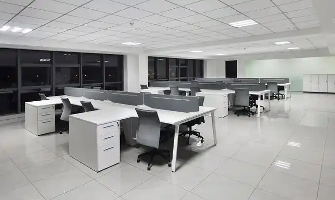 办公室家具摆放桌椅实景图