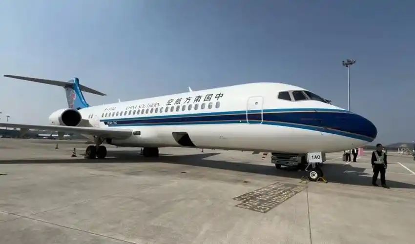 国产支线客机arj21载客突破1000万人次_冰城